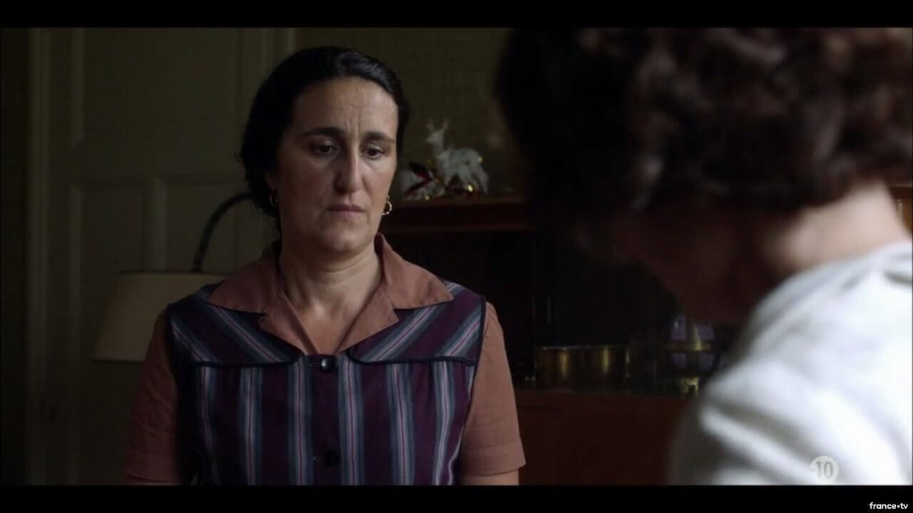 Sarah Bensoussan- extraits série Speakerine( France 2) | La Réplique