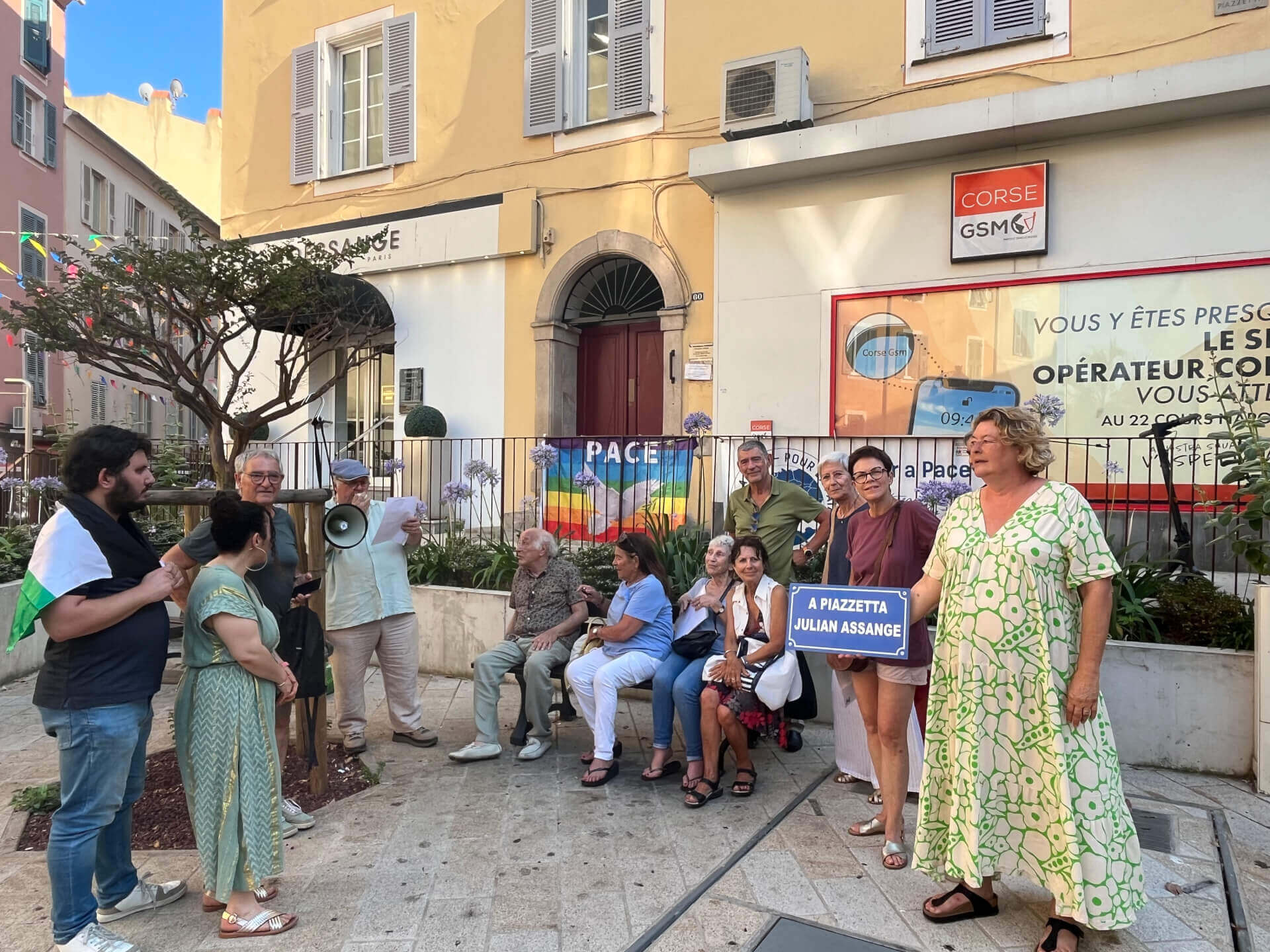 Rebaptiser A PIAZZETTA  "A PIAZZETTA JULIAN ASSANGE" | Per a Pace