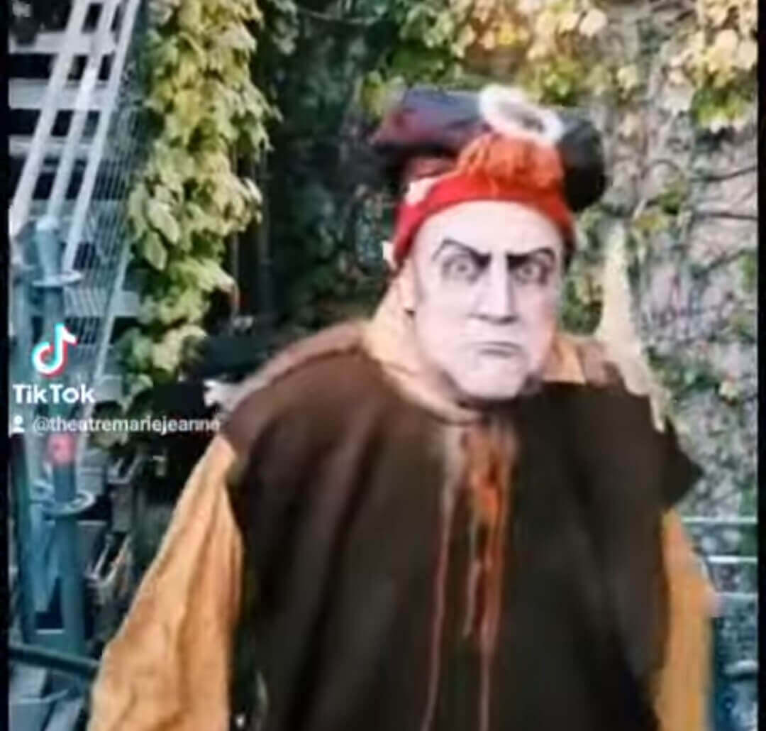 Les bouffon·ne·s du Marie-Jeanne fêtent Radio Galère