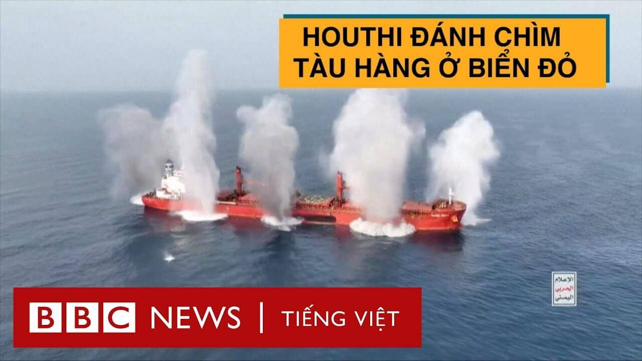 KHOẢNH KHẮC HOUTHI ĐÁNH CHÌM TÀU HÀNG Ở BIỂN ĐỎ