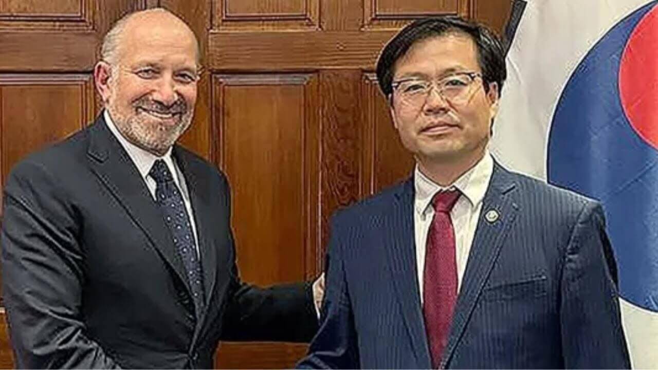 Người Hàn Quốc căm ghét "đồng minh" Donald Trump, ca ngợi Việt Nam xử Trump gọn gàng!