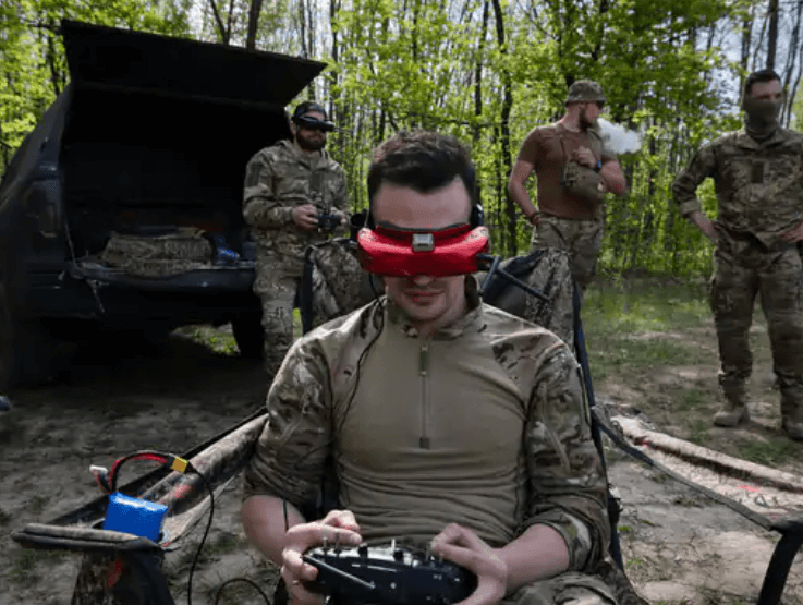 Cuộc chiến ở Ukraine kết hợp drone và kỹ thuật chơi game như thế nào ? | Vietnam Fraternité