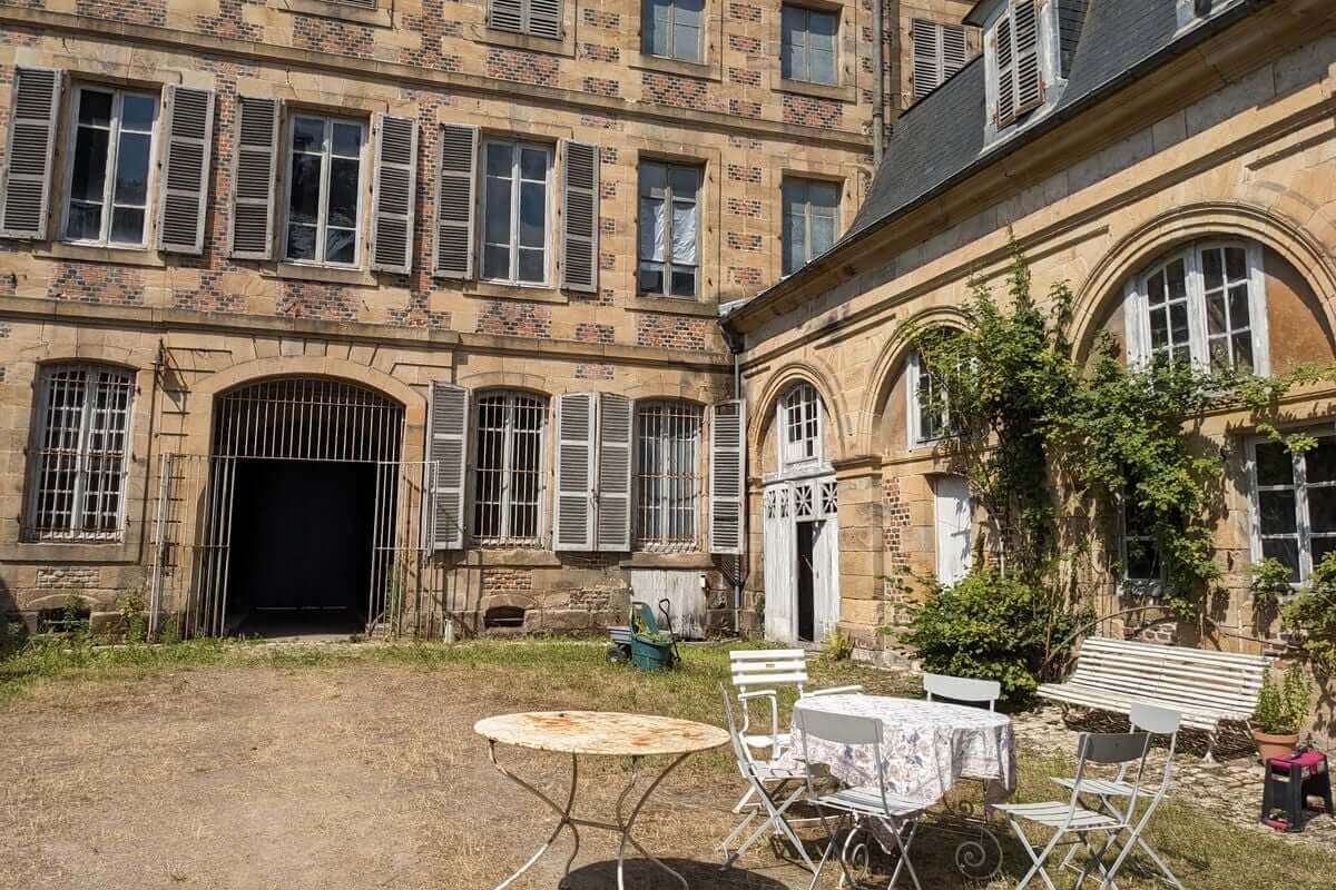 L'Hôtel de Rougé, rue de Paris, à Moulins, rouvre au public pour le festival Théâtres de Bourbon | Théâtres de Bourbon