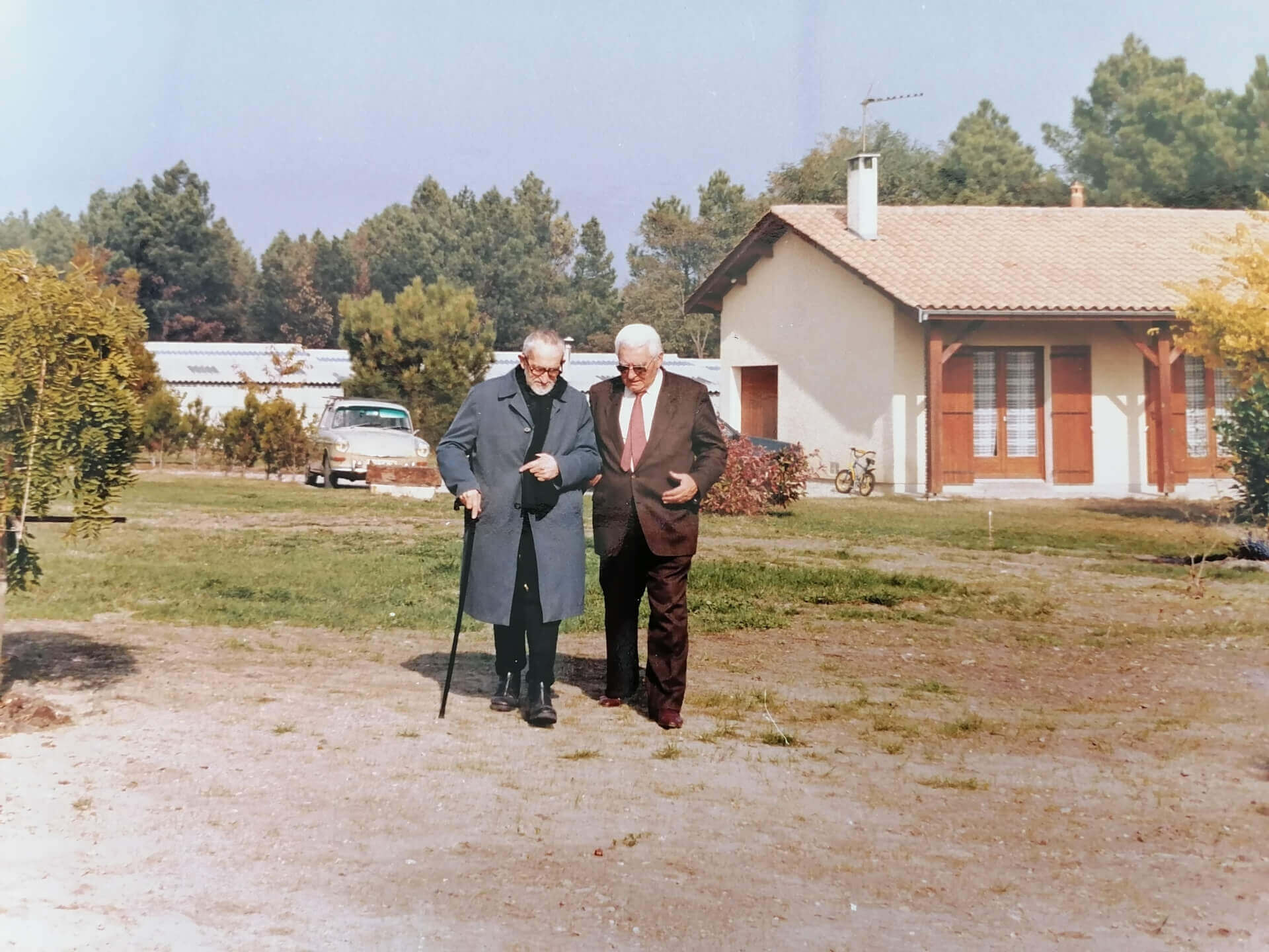 Abbé Pierre à la Cté avec le Président fondateur | Emmaüs Parempuyre