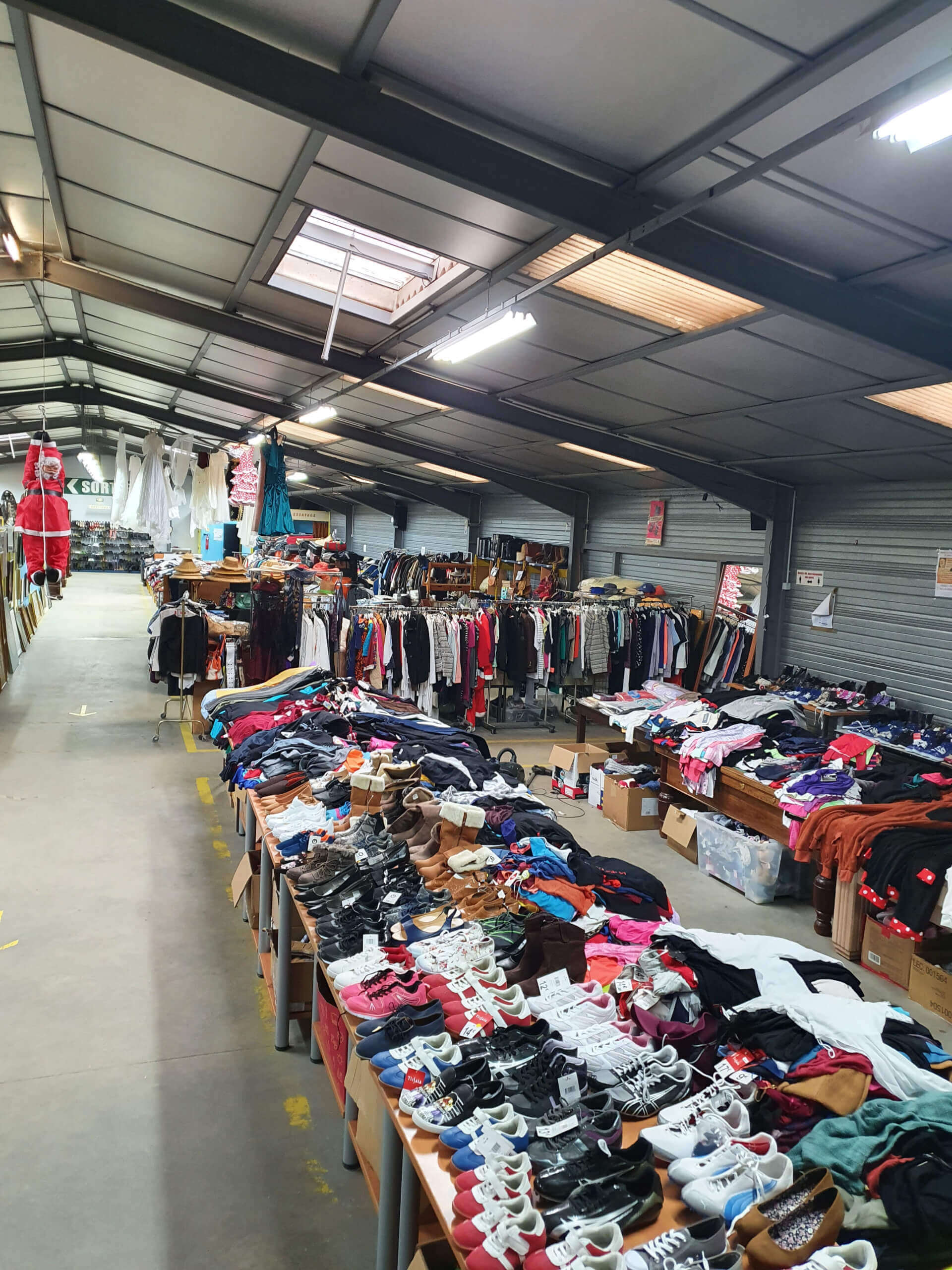 Stand vêtements | Emmaüs Parempuyre