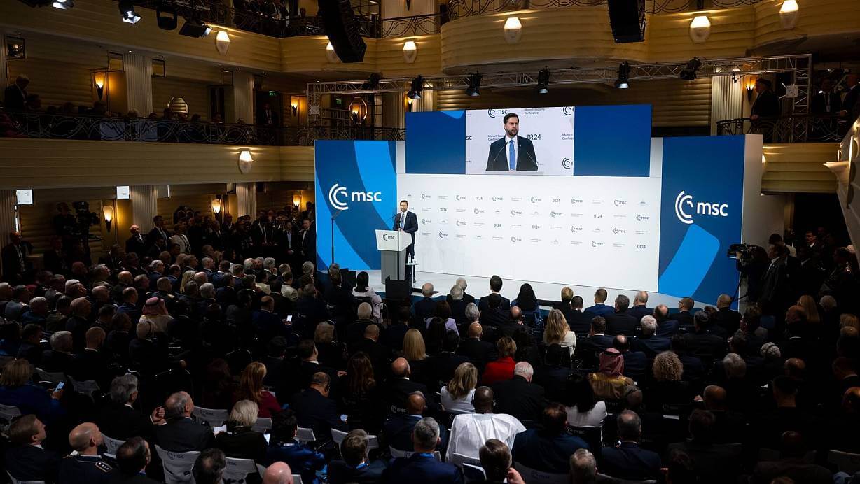 Chính sách ngoại giao hung hăng của Mỹ dưới thời Donald Trump | Vietnam Fraternité