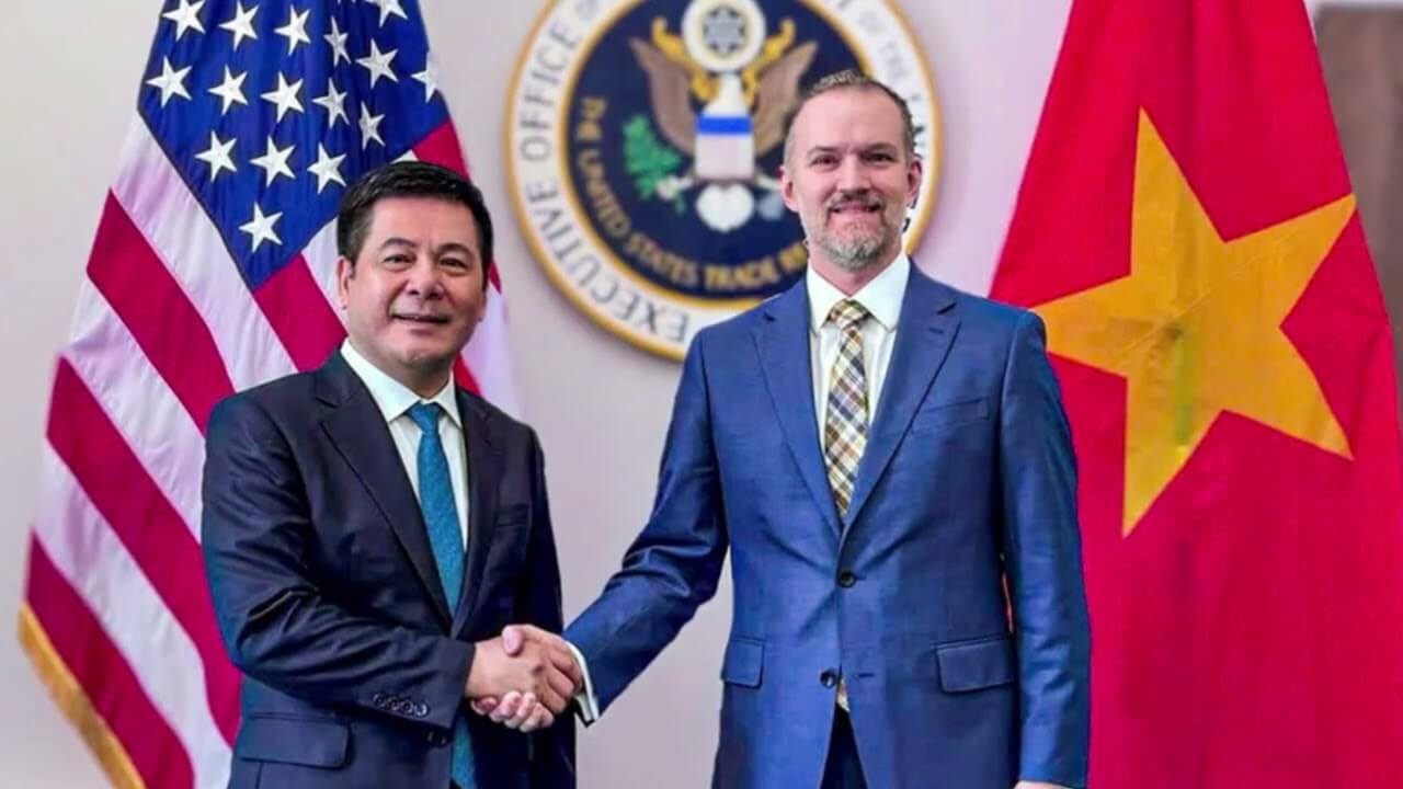 Ngày đầu tiên áp Thuế quan, Việt Nam rất hoan hỷ! Câu giờ chuyện Trung chuyển 40%!