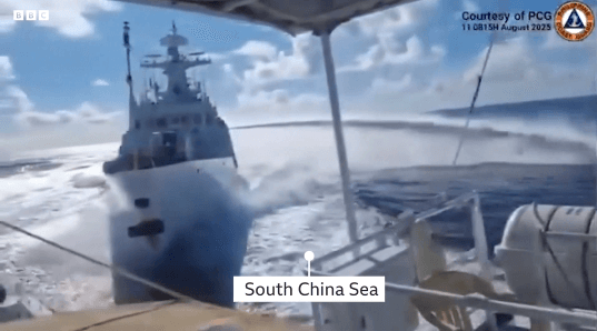 Philippines 'quan ngại về hành động 'nguy hiểm' của Trung Quốc' sau vụ va chạm tại bãi cạn Scarborough | Vietnam Fraternité