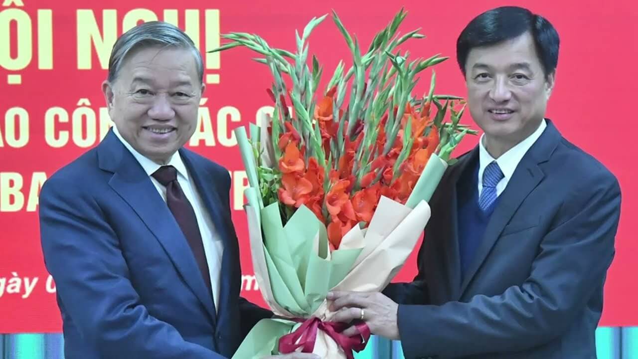 Chưa từng có: lấy ý kiến người dân để xét tặng Huân chương cho lãnh đạo!