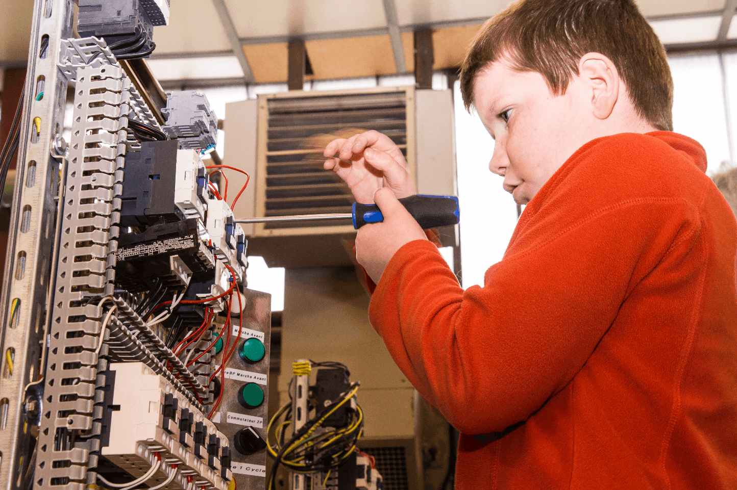 Electricien/ienne | L'Outil en Main France