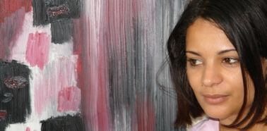 "في البحث عن الآخر على أرصفة السماء": التشكيل و الشعر في تجربة ألفة اليزيدي | Babelmed