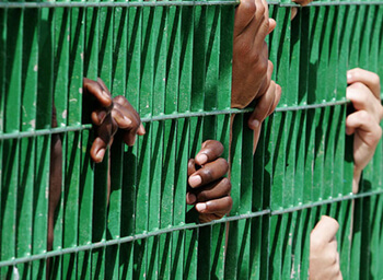 في بلاد الألف نفي | Babelmed