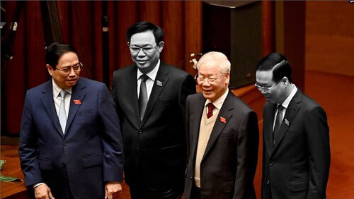 Chính trị Việt Nam ‘lửa cháy leo bàn cờ’ | Vietnam Fraternité