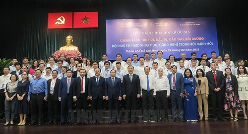 Kêu gọi trí thức về làm việc dưới sự lãnh đạo của Đảng cộng sản | Vietnam Fraternité