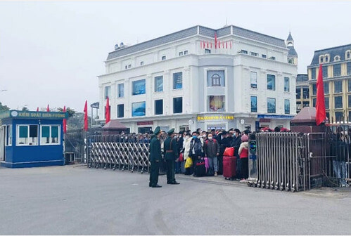 Vì chén cơm manh áo, Việt Nam không ngại đón khách Trung Quốc ? | Vietnam Fraternité