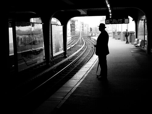 Chuyến tàu Tương Lai sẽ không bao giờ rời được ga Chờ | Vietnam Fraternité