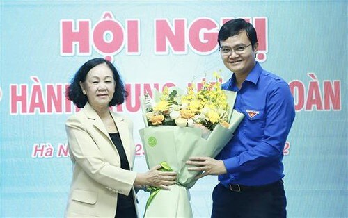 Bí thư trung ương đoàn : vừa nịnh, vừa dốt, lại còn tham | Vietnam Fraternité