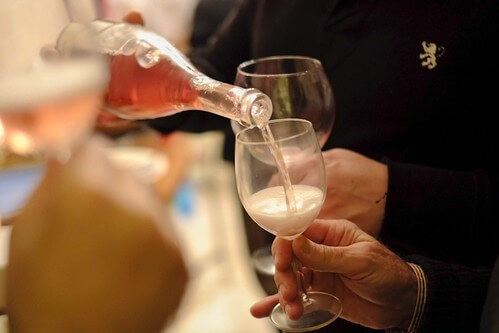 Luật pháp nên đứng ở đâu trong những bữa tiệc xa xỉ của quan chức ? | Vietnam Fraternité