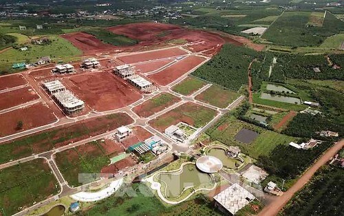 Chính quyền ngưng thủ tục hành chính, dân lãnh đủ | Vietnam Fraternité