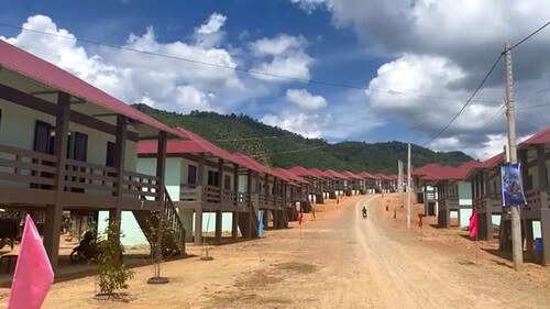 Nhà sàn mái đỏ tường xanh | Vietnam Fraternité