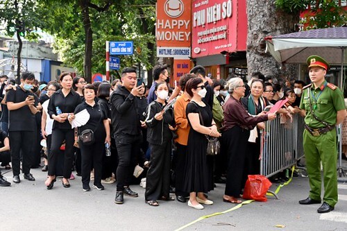 Mày không khóc bác Trọng, tao mách chú công an | Vietnam Fraternité