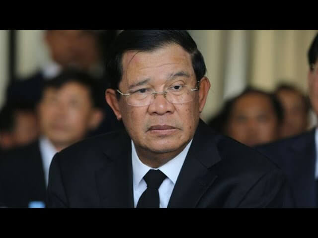 Mất đền thiêng, dân Cam biểu tình, ông Hun Sen thức trắng đêm đăng facebook!