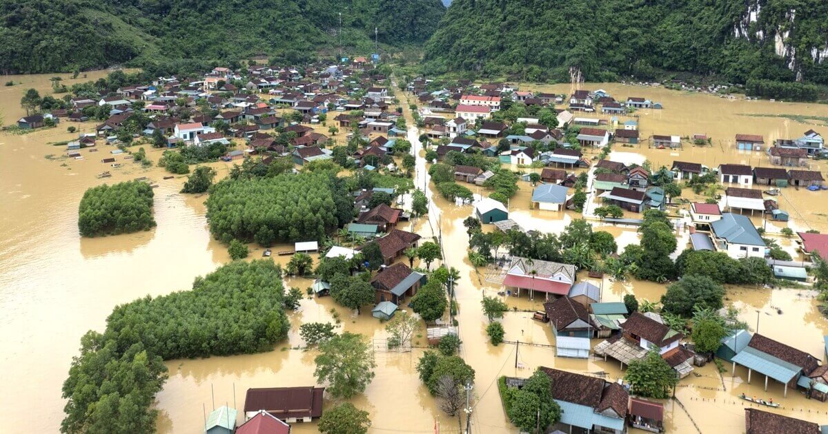 Mùa lũ năm nay để lộ sự bỏ rơi những địa phương xa thủ đô | Vietnam Fraternité