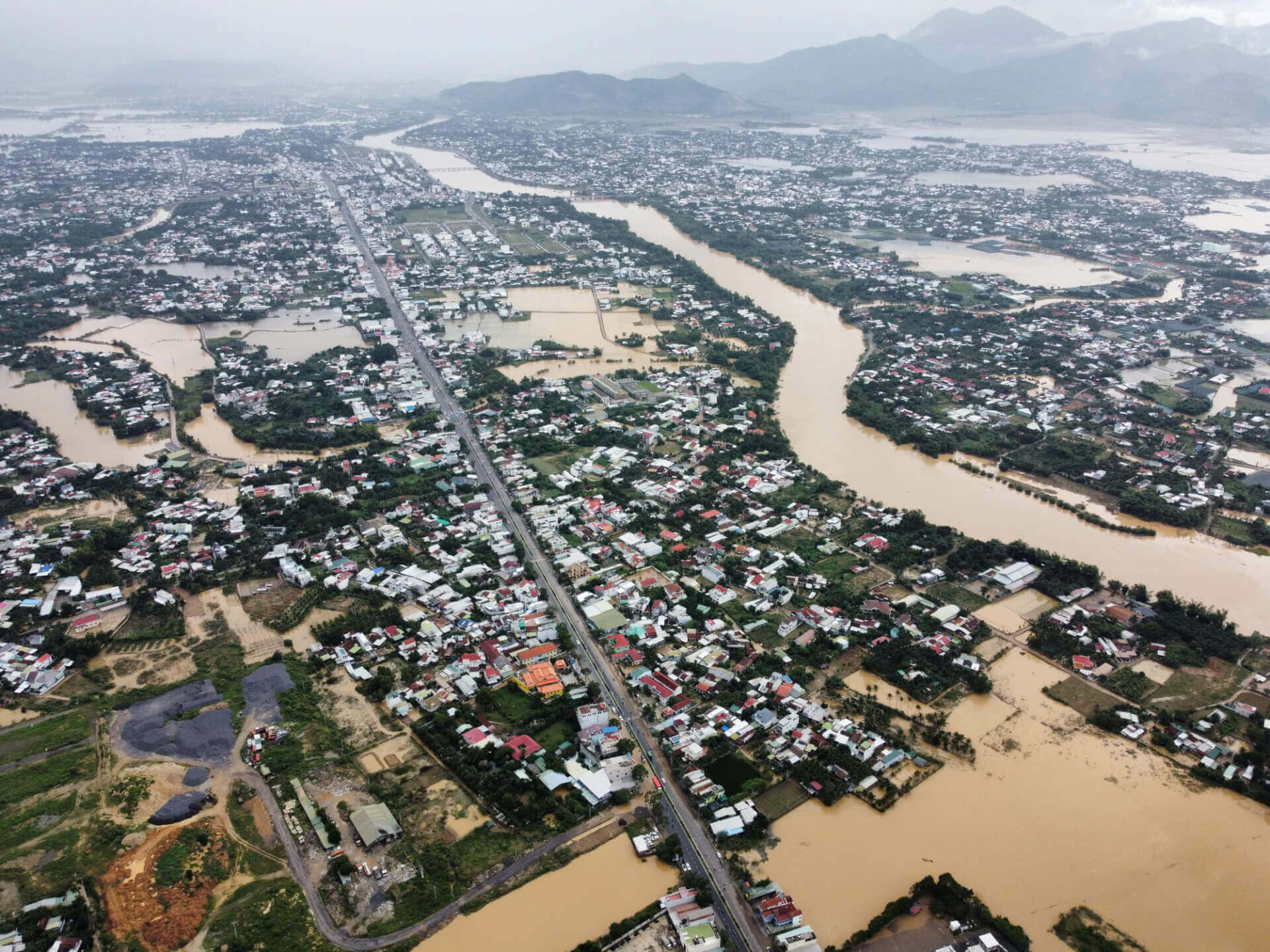 Xả lũ gây ngập lụt chết người, hủy hoại sinh kế là một tội hình sự | Vietnam Fraternité