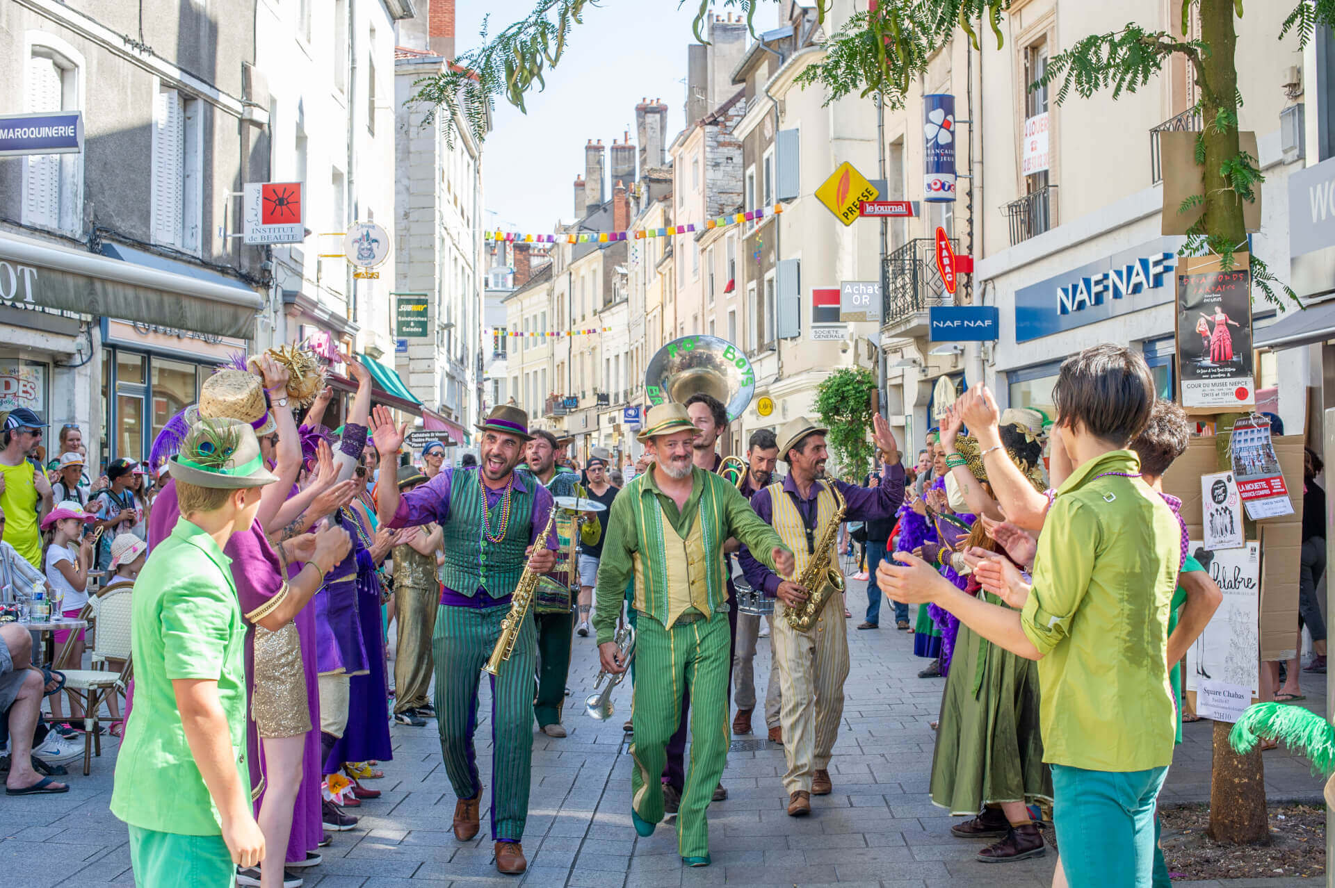 - | La Compagnie Bémol