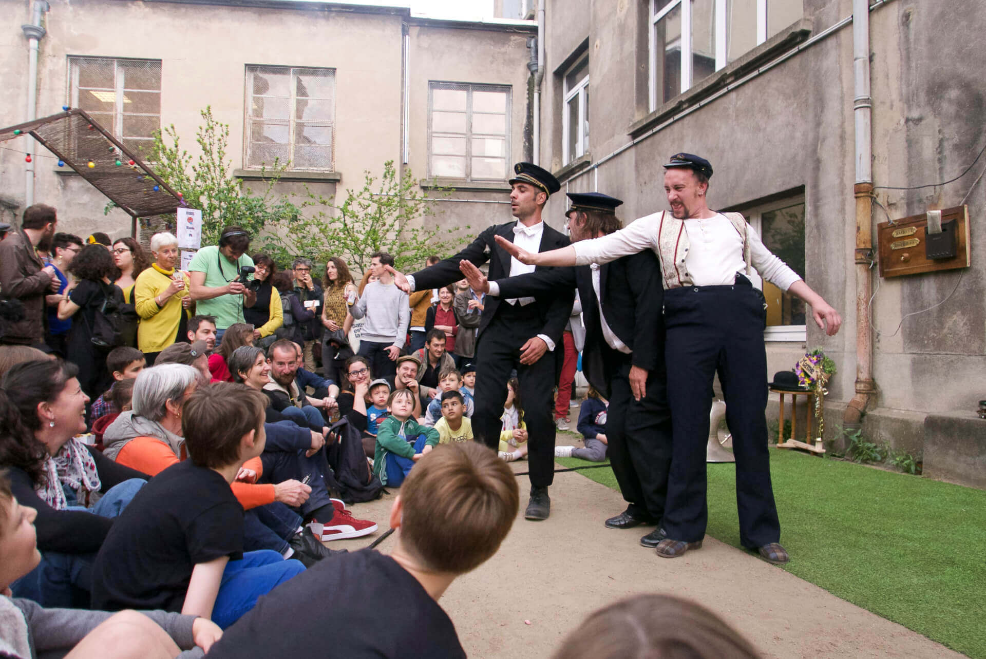 - | La Compagnie Bémol