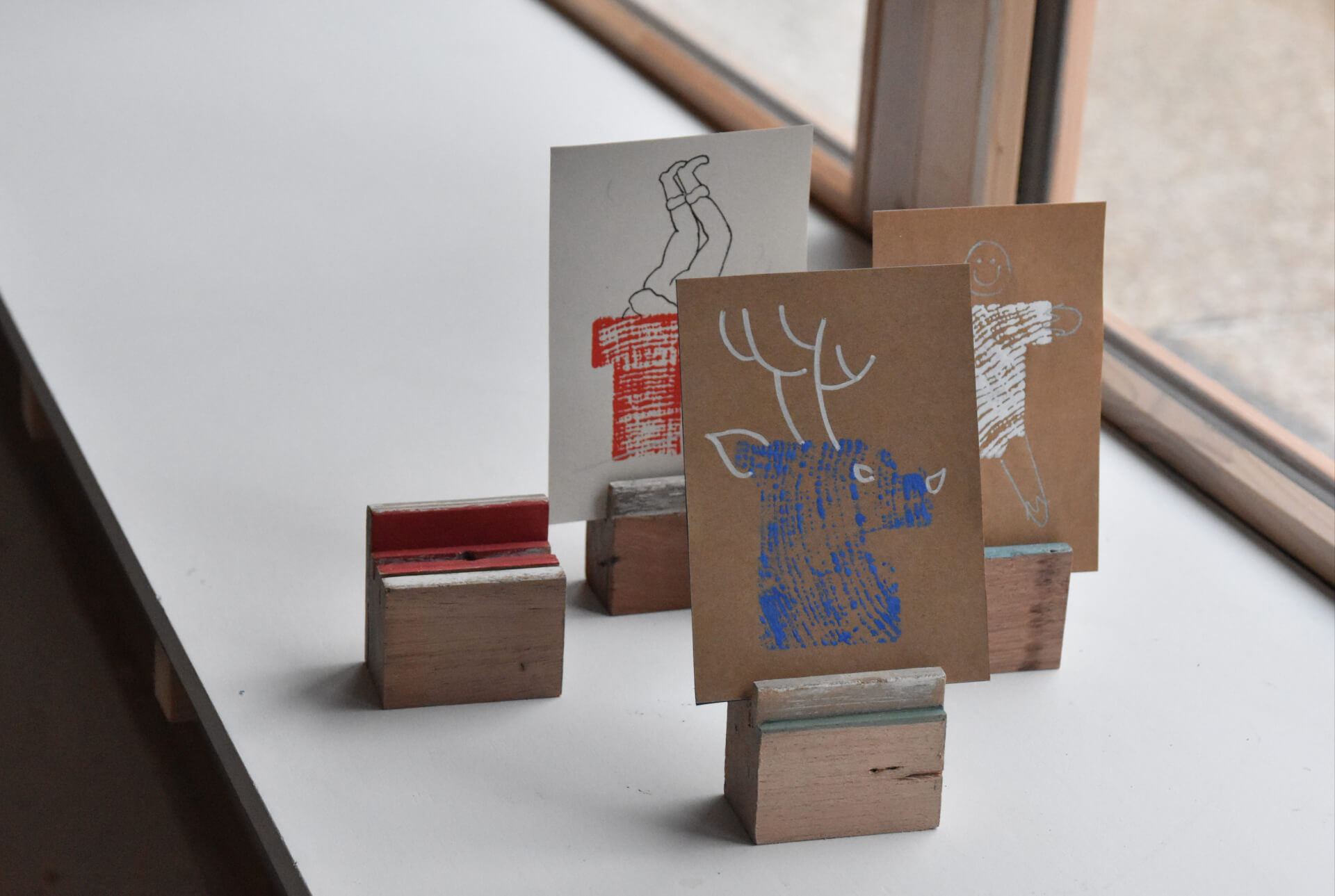 ATELIER bois & graphisme / Carte empreinte +porte-carte / 15€ | La Venelle