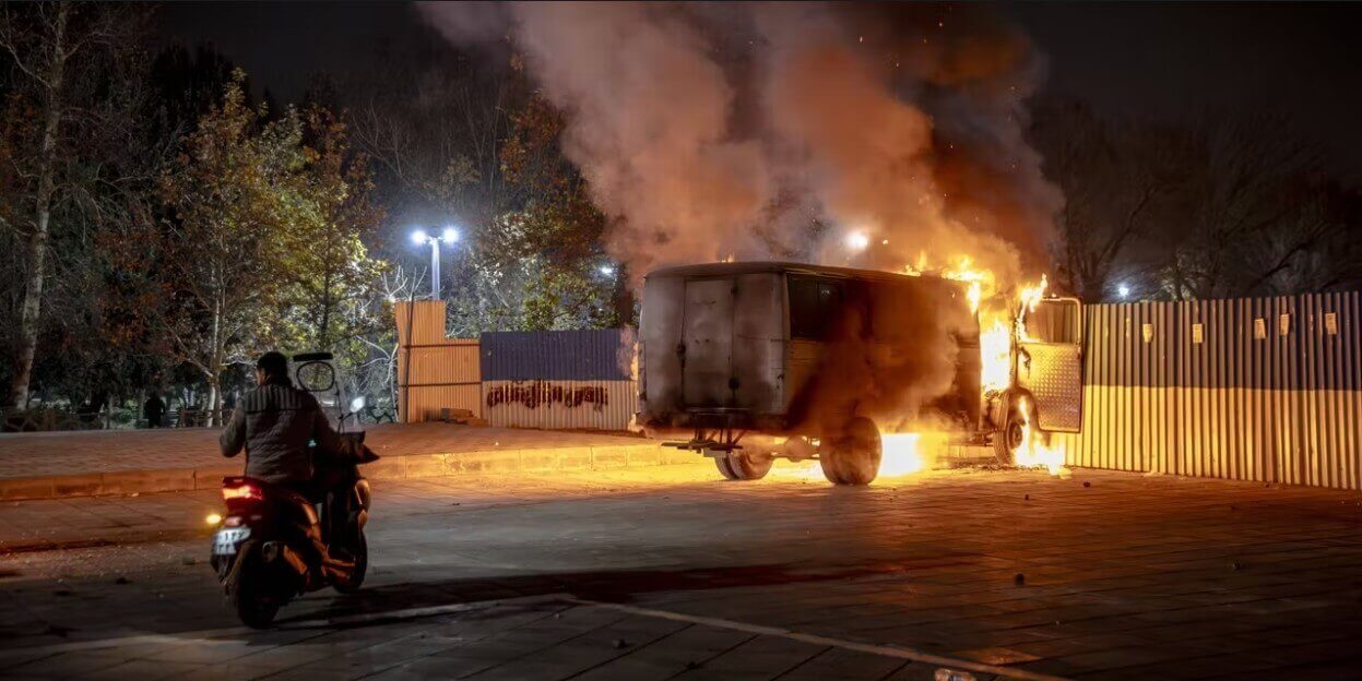 Tình hình Iran tiếp tục sôi động, hàng trăm người biểu tình bị sát hại | Vietnam Fraternité