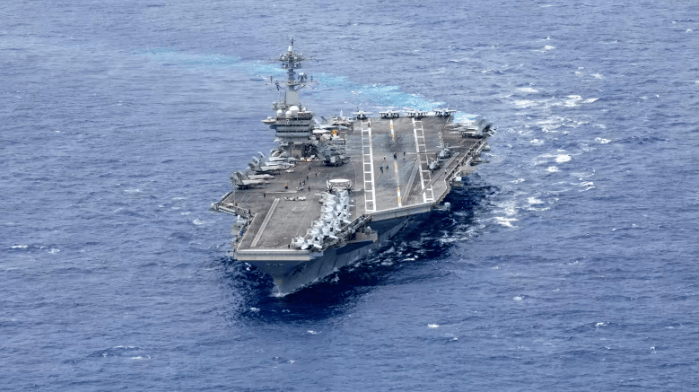 Tàu sân bay USS Abraham Lincoln diễn tập bắn đạn thật trên Biển Đông | Vietnam Fraternité