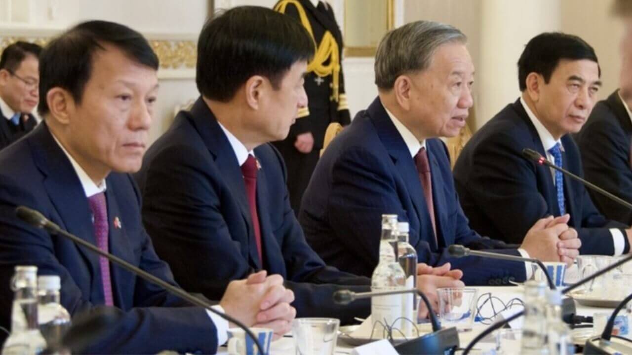 Choáng quá: Dàn lãnh đạo đông vui đi công tác ở Mỹ: Nhiều gương mặt bất ngờ!