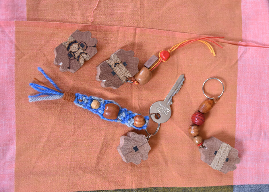 ATELIER BOIS / Porte-clé perles et nœuds / 15€ | La Venelle