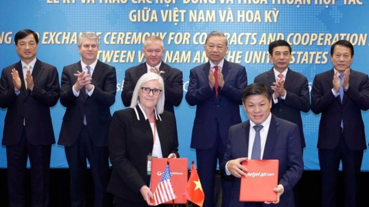 Tung hàng loạt hợp đồng trên 30 tỷ đôla, Việt Nam có hạ gục được TT Donald Trump?