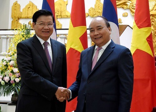 Việt – Lào : Giấu những giọt nước mắt sau mỗi cái ôm hôn vĩ đại | Vietnam Fraternité