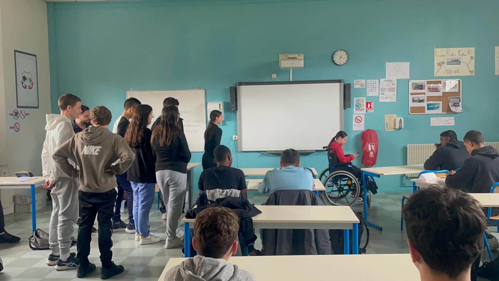 #1 : L’instauration d’une journée de FORMATION SUR LE HARCÈLEMENT RACISTE à l’école obligatoire pour le monde éducatif | Collectif École Pour Tous