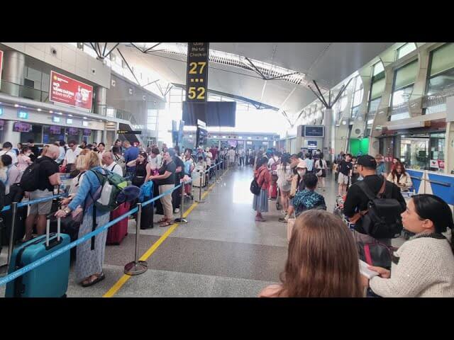 Du khách Quốc tế than thở: thủ tục nặng nề thế này thì bay vào kỷ nguyên mới NTN?