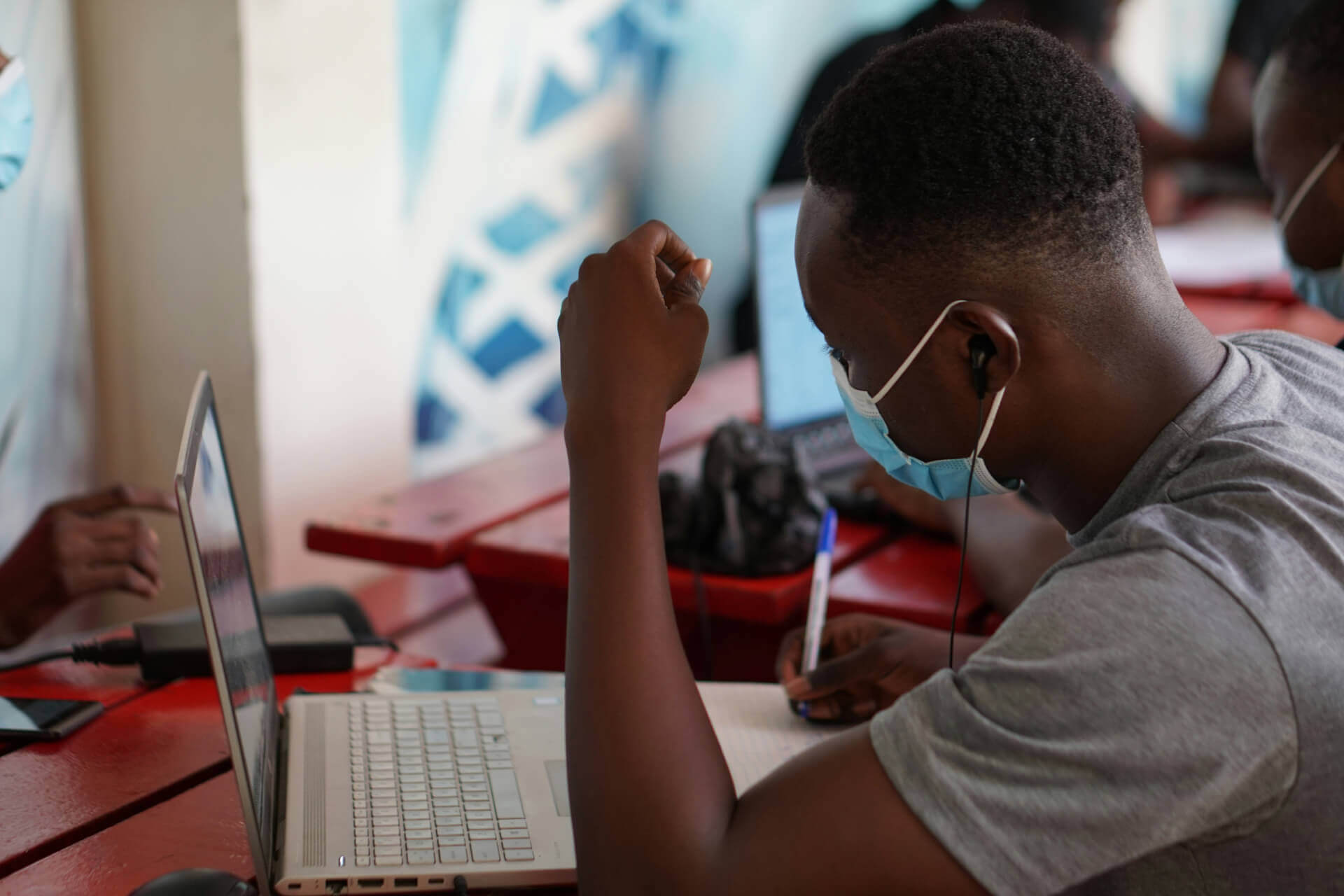 Digital Harassment and Disinformation in West Africa: How Online Attacks Are Shrinking the enabling environment in Mali, Burkina Faso and Niger | Forus
