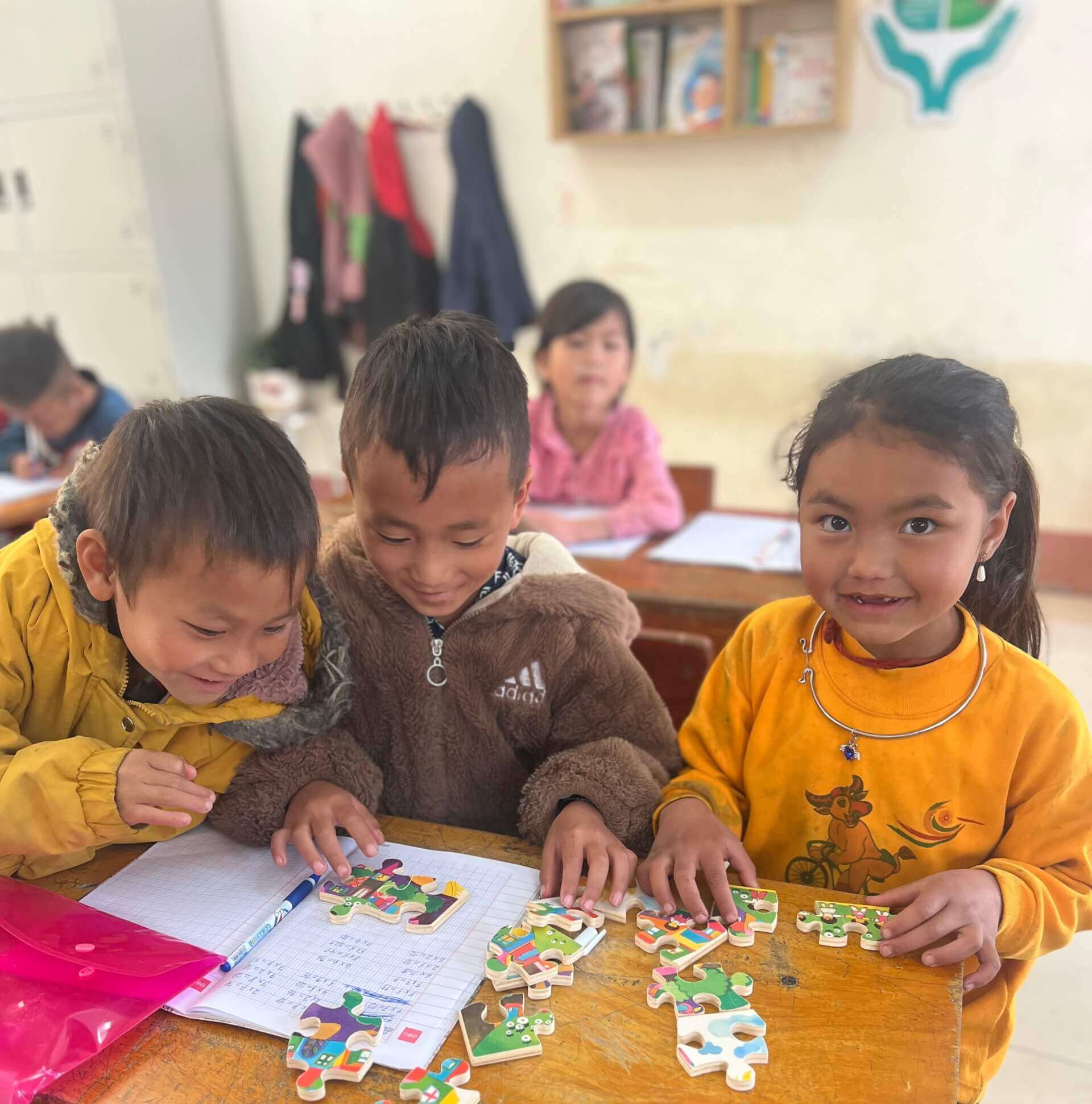 Vietnam - Des jeux pour Khau Ly ! | Sourires d'Enfants