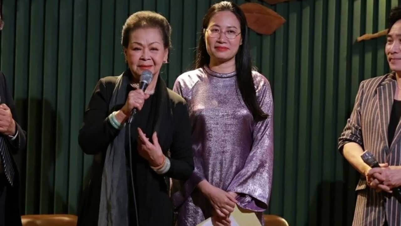 Bất ngờ lí do ca sĩ Khánh Ly hay trở về Hà Nội : bà đã tìm ra bố đẻ của mình!