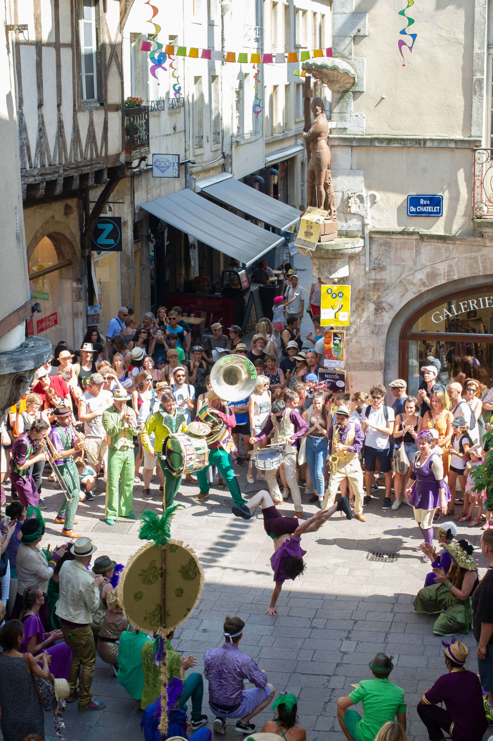 - | La Compagnie Bémol