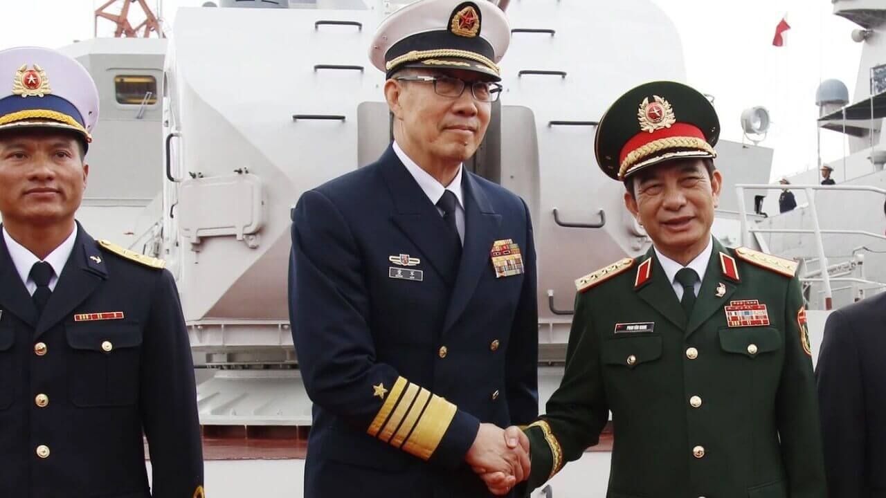 Hải quân Việt Nam và Trung Quốc huấn luyện chung! Quân phục giống hệt nhau!